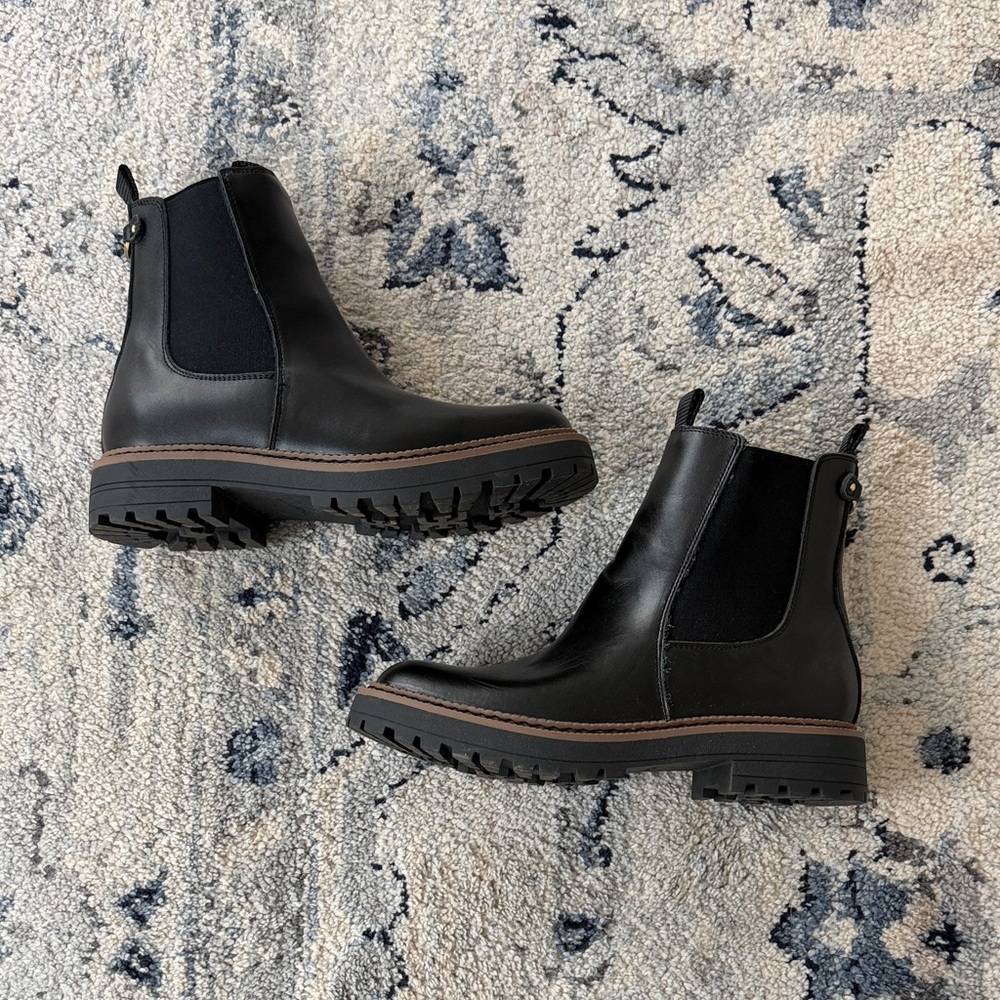Black Sam Edelman Chelsea Boots